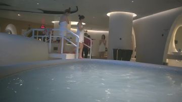 重磅稀缺TP某温泉会所各种美女浴室换衣洗澡（三）