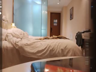 性格开朗活泼美术学院大学生美眉酒店援交想不到BB还挺粉嫩的自己把阴唇掰开很骚