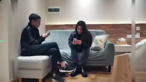 人妻外出接活被干的嗷嗷叫，一张小嘴舔的人春心荡漾