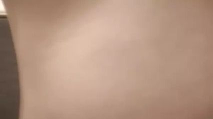 小马寻花深夜顶级清纯甜美少女，娇小身材修长美腿，揉捏小奶子吸吮，骑乘站立后入撞击猛操