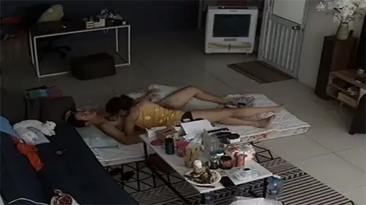 家庭网络偷窥实录：极品骚妇欲火焚身全记录